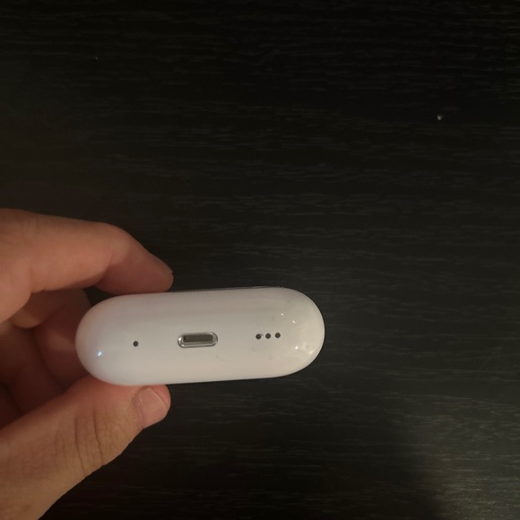 Apple AirPod 2nd Generation with mag safe wireless charging case - Picture 4 of 4